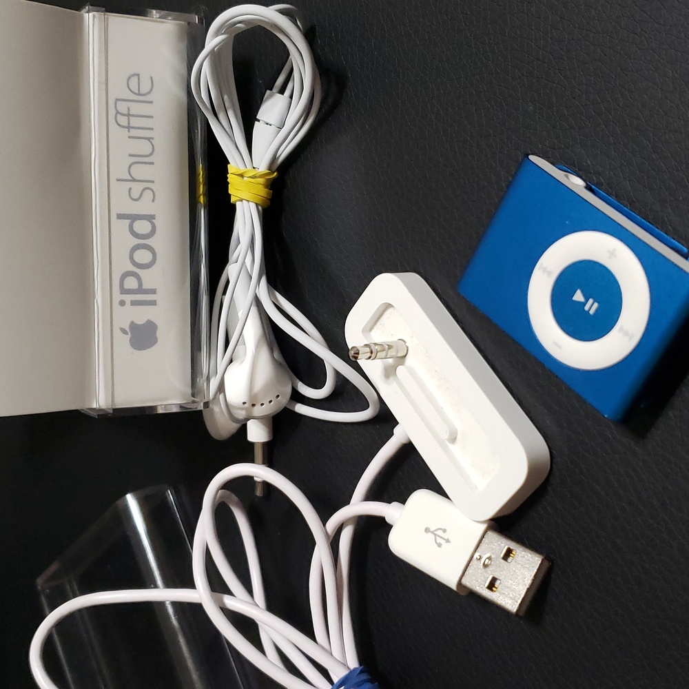 Apple iPod Shuffle 1GB Turquoise Blue Docking Charger Earphones - Picture 6 of 8